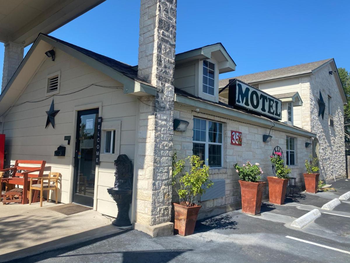 Cedar Creek Motel Bertram