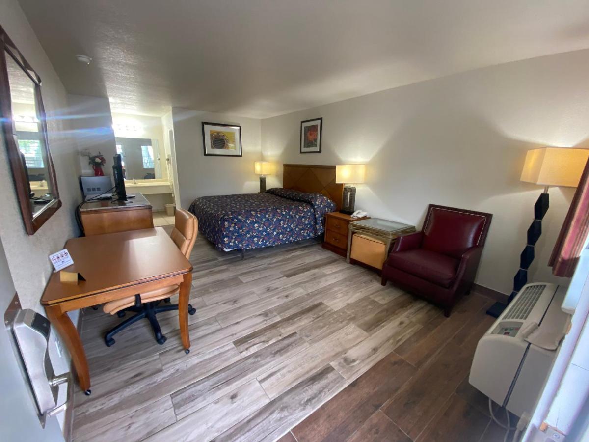 Motel Cedar Creek 2*