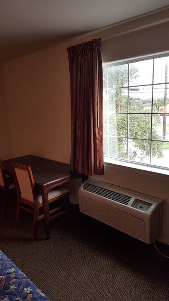 Motel Cedar Creek 2*