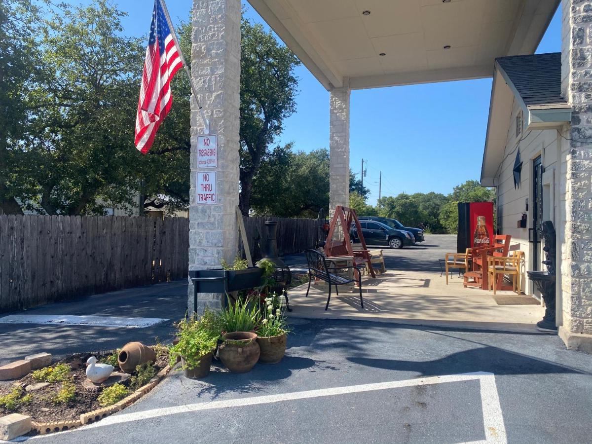 Cedar Creek Motel Bertram